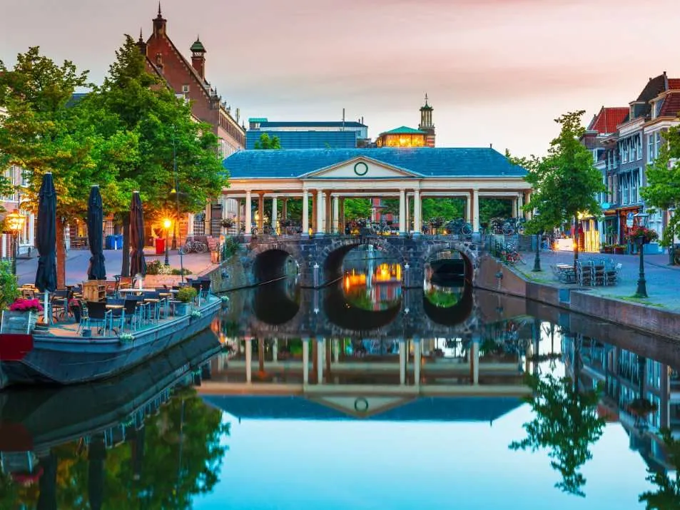 20x Bezienswaardigheden in Leiden: Wat te doen? + Tips & Hoogtepunten!